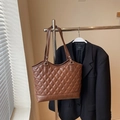 Chic brown quilted tote bag in vegan leather with large diamond pattern and silver hardware - Brown No Pendant