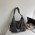 Borsa a mezzaluna minimalista in tela grigio scuro con logo Myron Bear e tracolla - Grigio