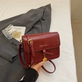 Deep red square crossbody bag with gold fashion text and elegant knot pendant - Red (No Pendant)