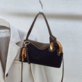 Sac sous le bras vintage en daim noir et cuir marron avec une boucle fer à cheval dorée - Noir sans Pendentif