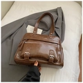 Braune Vintage-Tragetasche aus Kunstleder mit Schnallen und Reißverschlusstasche - Braun