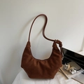 Borsa hobo minimalista in pelle scamosciata marrone scuro con design geometrico e nodo decorativo - Marrone
