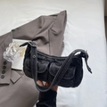 Vintage-Motorradtasche aus schwarzem Denim mit mehreren Taschen und verstellbarem Gurt - Schwarz