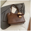 Large dark brown tote bag in vintage faux leather with cute teddy bear charm - Brown with Pendant