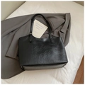Large black tote bag in pleated faux leather with long shoulder straps for daily commute - Black without Pendant
