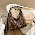 Bolso hobo con estampado de leopardo y correa ajustable de cuero marrón otoño - Marrón