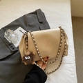 Minimalist beige tote bag with gold chain strap and fuzzy bag charm detail - With Charm / Off White