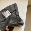 Minimalist black faux leather tote bag with vintage flap and gold chain strap detail - No Pendant / Black