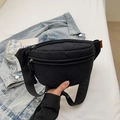 Leichte schwarze gesteppte Crossbody-Brusttasche mit verstellbarem Gurt und Rautenmuster - Schwarz