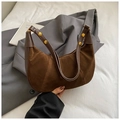 Braune Wildleder-Hobo-Tasche mit Lederbesatz und goldenen Metallnieten für Damen - Retro-Kaffee