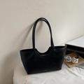 Sac cabas minimaliste en cuir noir avec bord ondulé unique et fines bretelles d'épaule - Sans Pendentif / Noir