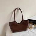 Sac fourre-tout marron foncé texturé avec lettrage doré dans un décor minimaliste - Sans Pendentif / Marron