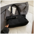 Borsa tote nera opaca minimalista con occhielli metallici argentati e fibbia di stile - Nero