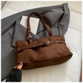 Borsa tote in camoscio marrone scuro con fibbia vintage e tracolla regolabile - Marrone