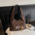 Borsa tote in tela con stampa leopardata marrone, tasca Noronoro e dettaglio nappa - Marrone