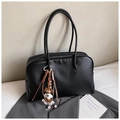 Borsa tote retrò in pelle nera testurizzata litchi con un grazioso ciondolo a cane - Nero con ciondolo