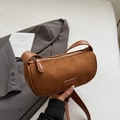 Retro braune Wildleder-Kissentasche mit breitem Leder-Schultergurt und Reißverschluss - Braun