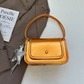 Borsa quadrata arancione metallizzato con grande ciondolo a stella e fibbia tonda - Arancione