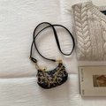 Mini sac croissant à imprimé léopard avec chaîne dorée et bandoulière amovible - Imprimé léopard