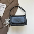 Borsa baguette retrò in pelle cerata nera con cuciture bianche e ciondolo a forma di stella - Nero