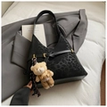 Bolso de hombro negro con estampado de leopardo y colgante de oso de moda - Negro con colgante