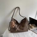Grand sac cabas rétro marron foncé avec bandoulière et pendentif ours en peluche - Café (avec Pendentif)