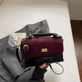 Bolso retro chic en ante burdeos y piel acolchada negra con cierre de dorado - Burdeos