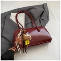 Sac bowling bordeaux minimaliste avec détails de nœuds et breloques ourson mignon - Rouge Vin Avec Pendentif