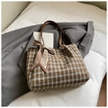 Borsa tote scozzese gialla con manici in pelle marrone e foulard decorativo in seta - Cachi