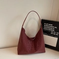 Bolso tote granate con estampado de leopardo mate y correa ancha de hombro elegante - Burdeos
