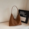 Bolso tote minimalista con estampado de leopardo marrón, acabado mate y correa larga - Marrón