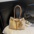 Bolso tote de ante beige con hebilla decorativa y colgante de osito de peluche marrón - Blanco Crema Con Colgante