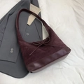 Dunkel weinrote Tote-Bag aus Wildleder-Imitat und glattem Leder mit Schleifen-Detail - Rot
