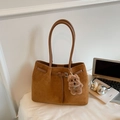Bolso tote vintage de ante marrón con hebilla y colgante de cachorro para mujer - Caqui Con Colgante