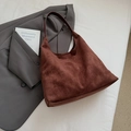 Borsa hobo minimalista in finta pelle scamosciata marrone rossiccio di grande capacità - Marrone