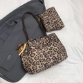 Ensemble sac cabas et pochette imprimé léopard avec poignées brunes et pompon perlé - Avec Pendentif / Kaki
