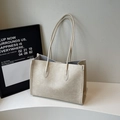 Elegante borsa tote bianco avorio in pelle stropicciata premium con manici lunghi - Bianco Sporco