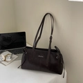 Dunkelbraune matte Leder-Einkaufstasche mit seitlichem Schleifenband und Metallplakette - Kaffeebraun