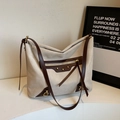 Grande borsa tote retrò in pelle scamosciata crema con manici in pelle marrone e borchie - Bianco Sporco