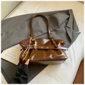 Borsa a spalla vintage marrone scuro a pieghe con ciondolo leopardato e fibbia - Caffè con Ciondolo