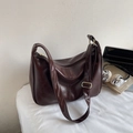 Sac hobo marron vintage en similicuir avec bandoulière réglable et détails dorés - Sans Pendentif / Café