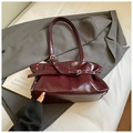 Sac à épaule minimaliste rouge foncé en similicuir brillant avec boucle métallique - Rouge Vin Sans Pendentif