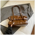 Sac à épaule en cuir brillant marron avec design plissé et boucle argentée - Brun Sans Pendentif