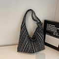 Borsa tote in tela a motivi geometrici bianco e nero con tracolla intrecciata - Nero