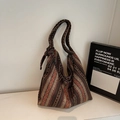 Borsa tote in tela intrecciata stile etnico con strisce bohémien e grande nodo decorativo - Marrone