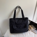 Minimalistische zwarte grote tote bag met voorvak voor dagelijks woon-werkverkeer - Zwart