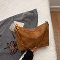 Vintage καφέ σουέτ τσάντα hobo με χρυσή αλυσίδα και ρυθμιζόμενο λουράκι ώμου - Καφέ