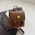 Mochila vintage para mujer en marrón oscuro con contraste de texturas y hebilla dorada - Marrón