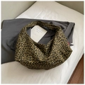 Chic leopard print canvas tote bag with a crescent shape for a modern vintage look - Khaki (No Pendant)