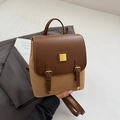Mini mochila para mujer en diseño color block marrón con detalles metálicos oro - Caqui